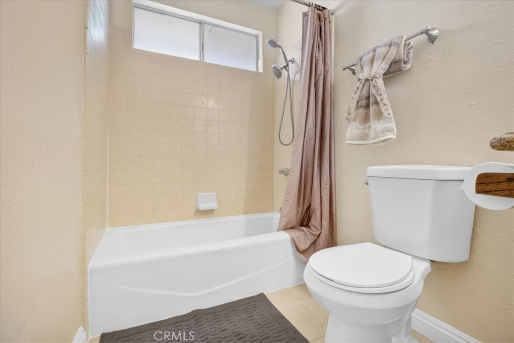 https://media.crmls.org/medias/5cfe48fd-6ce0-4552-9aa2-971959b61825.jpg?preset=X-Large