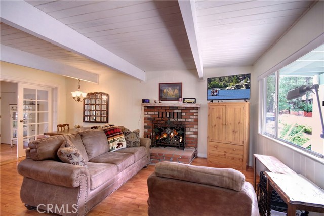 Detail Gallery Image 6 of 42 For 42716 Juniper Dr, Big Bear Lake,  CA 92315 - 4 Beds | 2 Baths