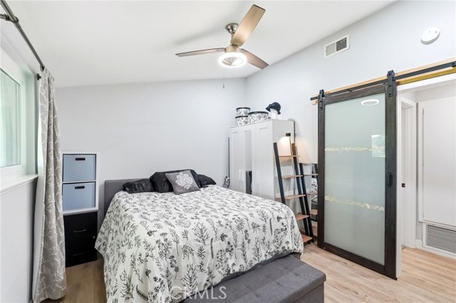 Detail Gallery Image 12 of 47 For 19237 Avenue of the Oaks #B,  Newhall,  CA 91321 - 2 Beds | 1 Baths