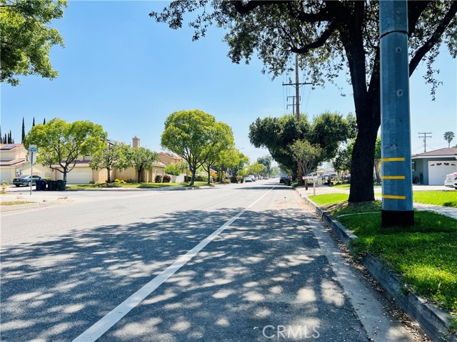 122 E Pioneer Avenue, Redlands CA: https://media.crmls.org/medias/5cfea08e-0280-4805-a694-fdfb0d39fc0b.jpg
