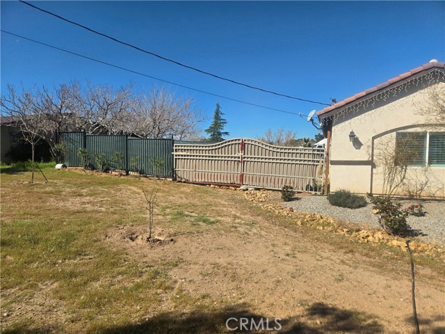 Detail Gallery Image 5 of 37 For 10438 7th, Hesperia,  CA 92345 - 4 Beds | 3 Baths