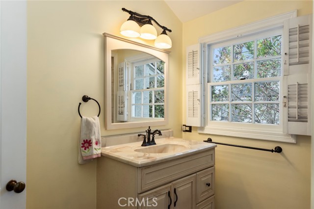 Detail Gallery Image 64 of 70 For 4225 Myrtle Ave, Long Beach,  CA 90807 - 5 Beds | 3/1 Baths