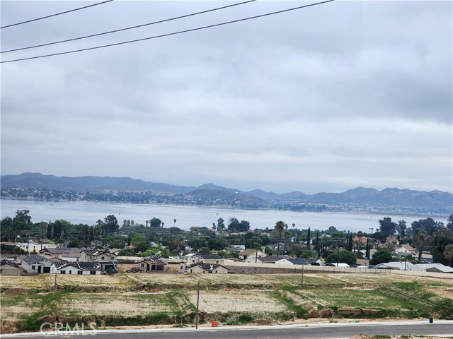 30 Lakeview, Lake Elsinore CA: https://media.crmls.org/medias/5d01572a-760d-40d1-b153-26f8fb8422df.jpg