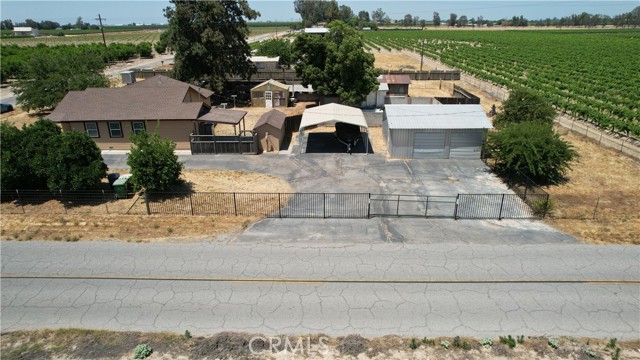 1492 W Sumner Avenue, Fresno CA: https://media.crmls.org/medias/5d018ad6-0037-4fe9-a9c8-a658c37013fa.jpg