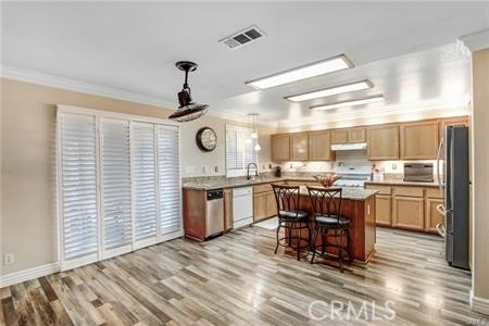 Detail Gallery Image 3 of 33 For 8982 Dahlia, Corona,  CA 92883 - 4 Beds | 2/1 Baths