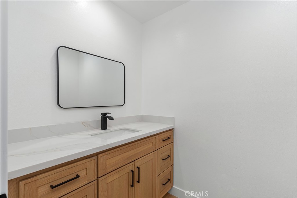 https://media.crmls.org/medias/5d02963e-221d-4d8d-84f4-a853c2ab3527.jpg?preset=X-Large