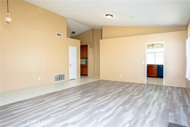 Detail Gallery Image 6 of 38 For 23939 Brittlebush Cir, Moreno Valley,  CA 92557 - 3 Beds | 2 Baths