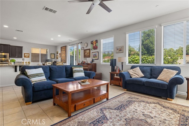 12200 White Rapids Way, Bakersfield CA: https://media.crmls.org/medias/5d03aaf1-5bd7-4c8b-90c9-21b31c39d2e4.jpg