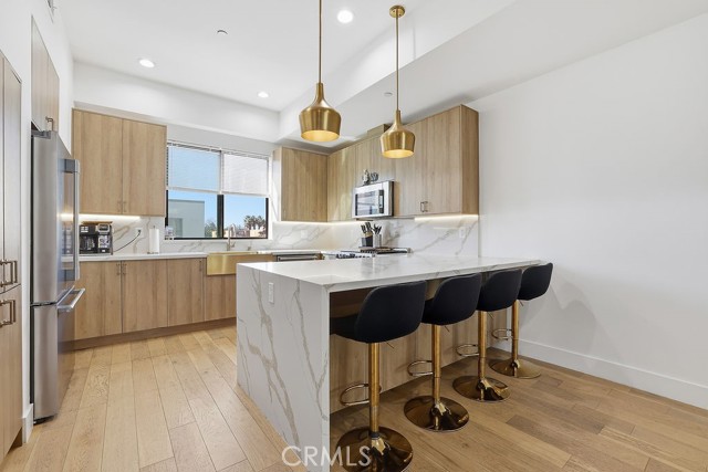 Detail Gallery Image 2 of 32 For 6511 N Contour Ln, North Hollywood,  CA 91606 - 3 Beds | 3/1 Baths