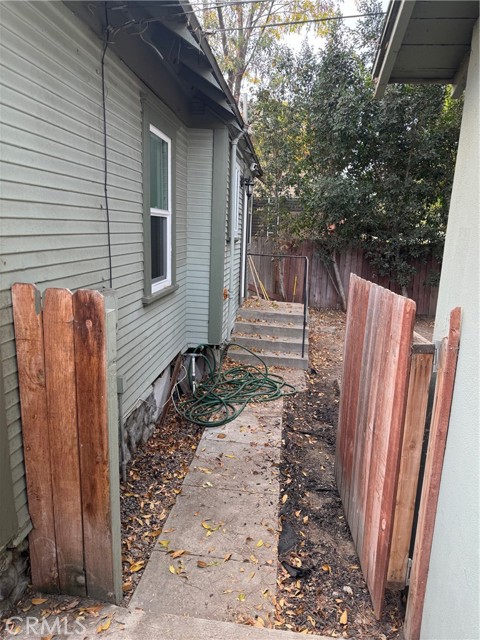 1355 N Gordon Street, Pomona CA: https://media.crmls.org/medias/5d040c20-69aa-4aa0-b366-51551b9600d0.jpg