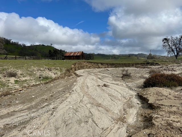 1 Ranchita Canyon Road, San Miguel CA: https://media.crmls.org/medias/5d05036e-5c07-4086-a4a9-3efa3323f1a6.jpg