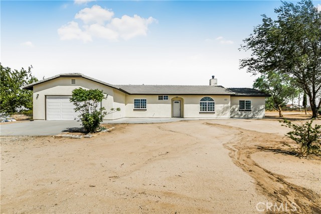 11321 Wolf Dr, Phelan, CA 92371