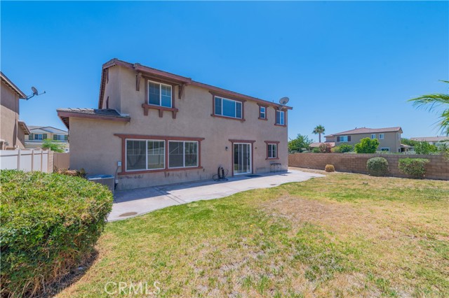 6851 Tourmaline Drive, Eastvale CA: https://media.crmls.org/medias/5d06640a-1d98-4892-9c1f-d720f99b8f52.jpg