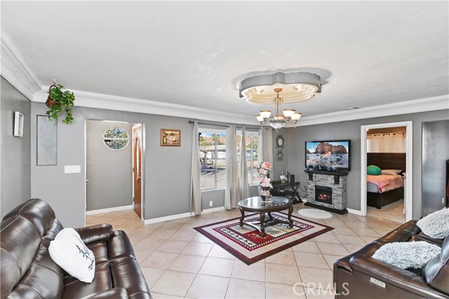 Detail Gallery Image 3 of 23 For 3860 Fox Tail Ln, Jurupa Valley,  CA 92509 - 4 Beds | 2 Baths