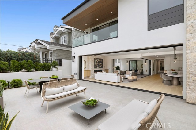 516 Larkspur Avenue, Corona del Mar CA: https://media.crmls.org/medias/5d06f8f0-1647-4eda-bf4a-b569f109beb4.jpg