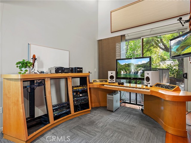 5762 Andasol Avenue, Encino CA: https://media.crmls.org/medias/5d073d03-4a74-47bf-aaf9-7891ee7aeb18.jpg