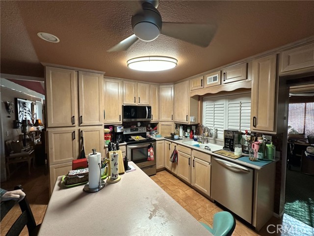 Detail Gallery Image 9 of 21 For 23509 via Chantilly, Valencia,  CA 91355 - 2 Beds | 2 Baths