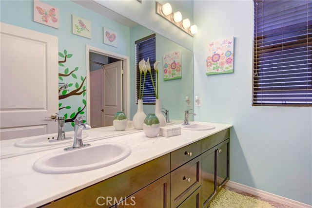Detail Gallery Image 20 of 31 For 12001 Rock Creek Ct, Hawthorne,  CA 90250 - 4 Beds | 3 Baths