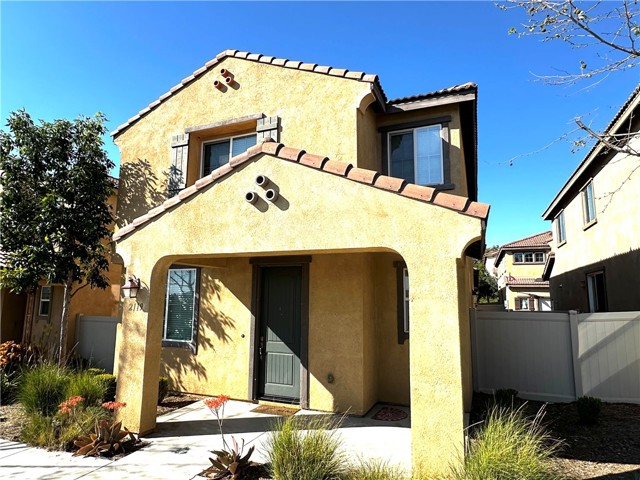 Detail Gallery Image 2 of 19 For 2119 Lavender, Colton,  CA 92324 - 4 Beds | 2/1 Baths