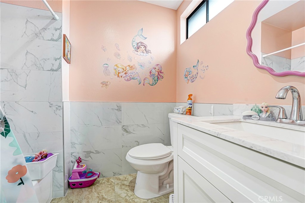 https://media.crmls.org/medias/5d081219-a896-4d18-a2a0-3ebfe329c9b0.jpg?preset=X-Large