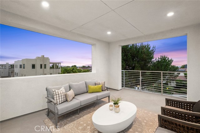 118 Modjeska, Irvine CA: https://media.crmls.org/medias/5d0838b2-645e-475d-84e9-89e8b2fb27b4.jpg