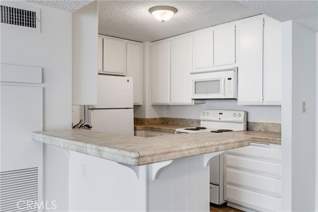 Detail Gallery Image 5 of 26 For 1750 E Ocean Bld #201,  Long Beach,  CA 90802 - 2 Beds | 2 Baths