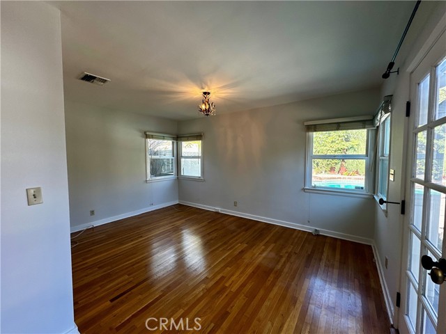 Detail Gallery Image 15 of 36 For 11741 Otsego St, Valley Village,  CA 91607 - 4 Beds | 2/1 Baths