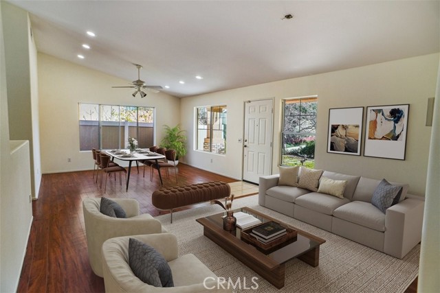 Detail Gallery Image 2 of 17 For 19711 Skyview Ct, Canyon Country,  CA 91351 - 3 Beds | 2 Baths