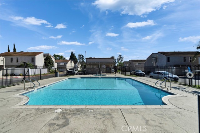 12951 Royal Palm Cir, Chino CA: https://media.crmls.org/medias/5d0a2216-7584-4fdb-915c-e6ed290bc1c8.jpg