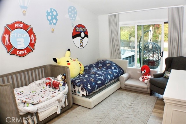 Detail Gallery Image 13 of 23 For 4820 Abbeyville Ave, Woodland Hills,  CA 91364 - 4 Beds | 4 Baths