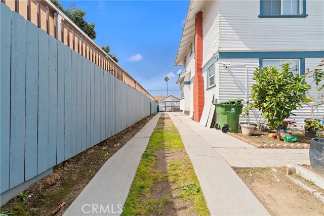 1665 Arlington Avenue, Los Angeles CA: https://media.crmls.org/medias/5d0a9c31-3666-4720-8082-0902f0642697.jpg
