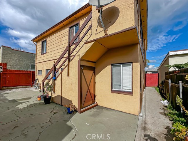 3915 E 11th Street, Long Beach CA: https://media.crmls.org/medias/5d0bdcf6-4266-492d-91a4-3f162986e71c.jpg