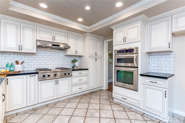 Detail Gallery Image 12 of 43 For 607 Murfield Ct, Fullerton,  CA 92835 - 3 Beds | 2/1 Baths