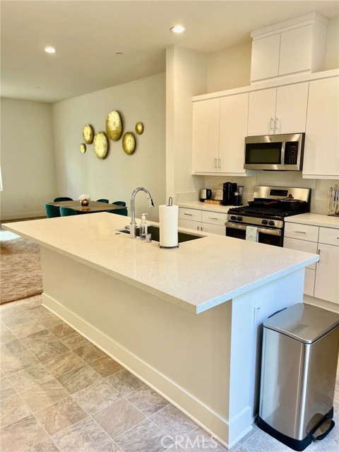 Detail Gallery Image 2 of 19 For 927 E Mason Ln #38,  Anaheim,  CA 92805 - 3 Beds | 2/1 Baths