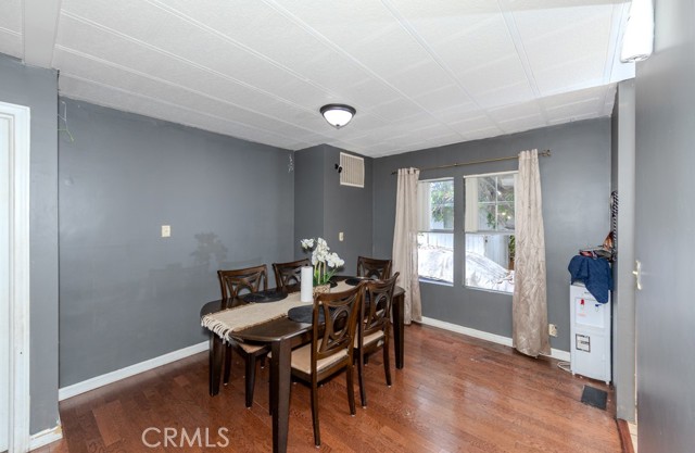 Detail Gallery Image 5 of 13 For 17701 Avalon Blvd Spc 304, Carson,  CA 90746 - 4 Beds | 2 Baths