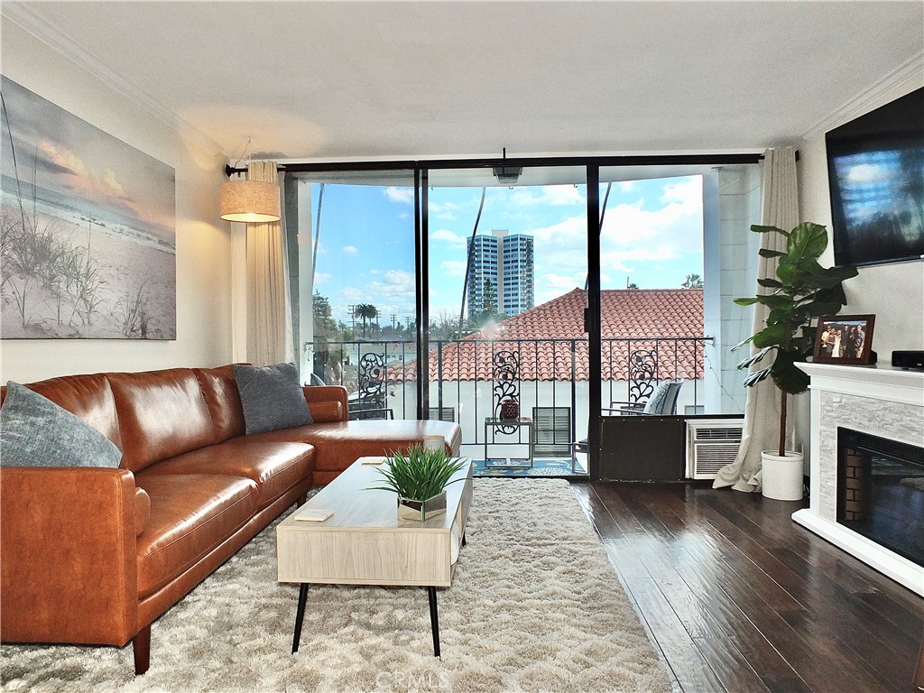 https://media.crmls.org/medias/5d0d1d5d-a0f5-4fe4-b90d-1ab2c9c060c9.jpg?preset=X-Large