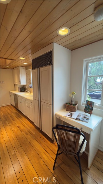 508 Seaview, Laguna Beach CA: https://media.crmls.org/medias/5d0d6ab2-7190-4080-8d62-319ea6294d52.jpg