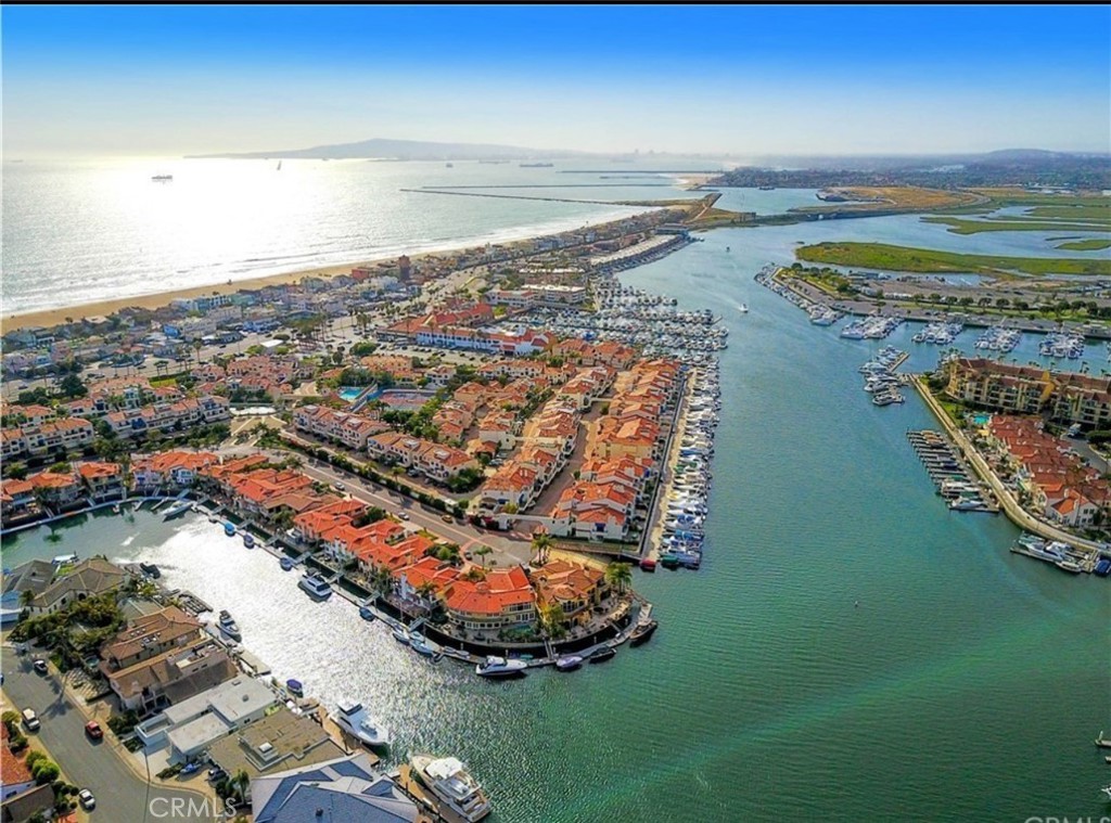 https://media.crmls.org/medias/5d0d9bbf-5456-4a3e-b167-b192e317c758.jpg?preset=X-Large