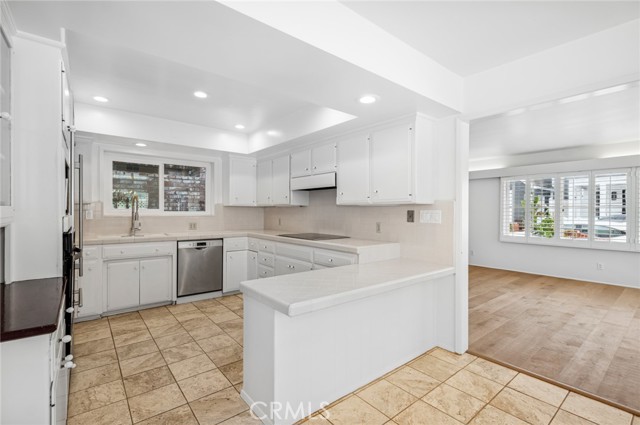 Detail Gallery Image 8 of 36 For 121 Onyx Ave, Newport Beach,  CA 92662 - 3 Beds | 3 Baths