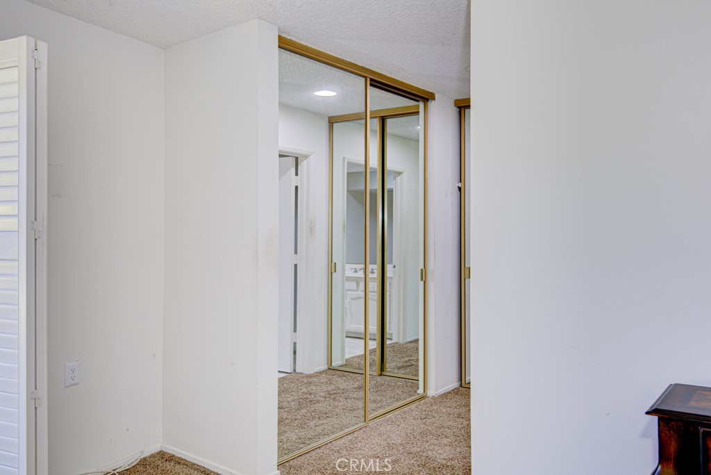 https://media.crmls.org/medias/5d0f648e-a076-4b45-9e66-53fb86643e37.jpg?preset=X-Large