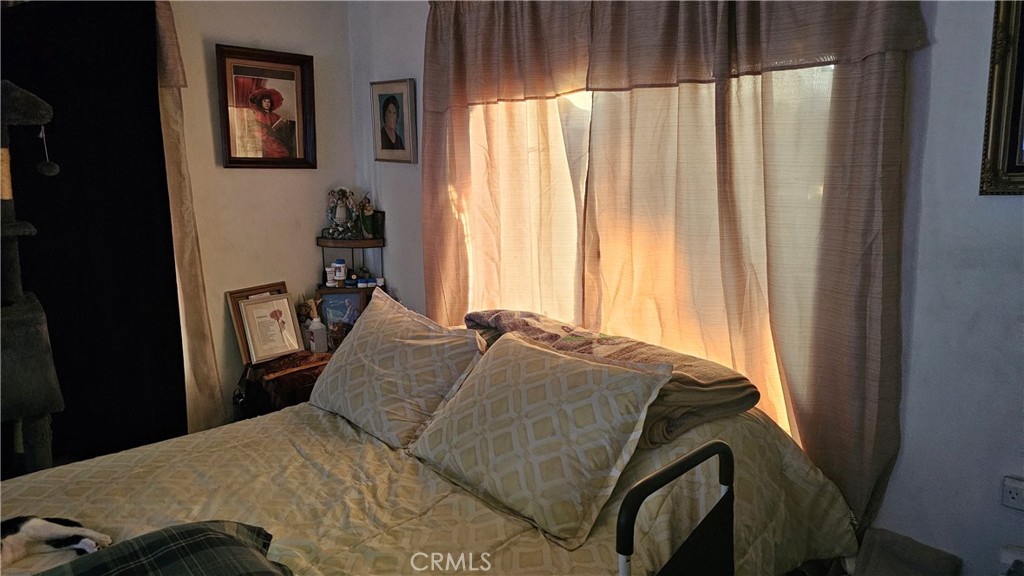 https://media.crmls.org/medias/5d0fc52d-89fc-4bcb-9e66-6e47627d1c7b.jpg?preset=X-Large