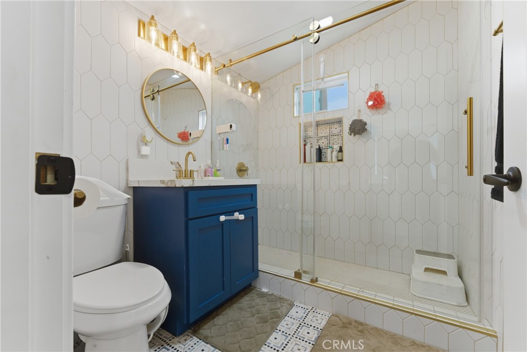 https://media.crmls.org/medias/5d0fe9a1-a8b6-4826-89c9-ba2693a2319f.jpg?preset=X-Large
