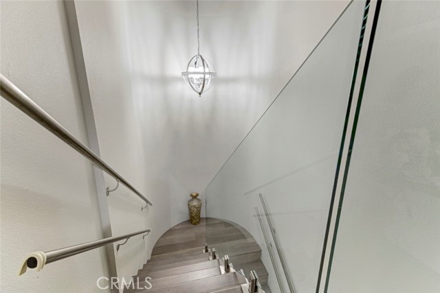 Detail Gallery Image 13 of 41 For 1881 Alpha Rd #17,  Glendale,  CA 91208 - 2 Beds | 3 Baths