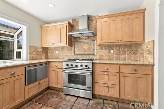 15444 Marilla Street photo 13