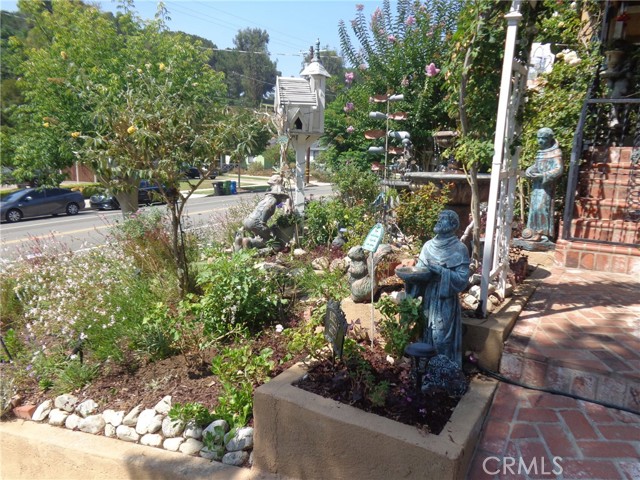 Detail Gallery Image 8 of 69 For 3855 York Bld, Los Angeles,  CA 90065 - 3 Beds | 2 Baths