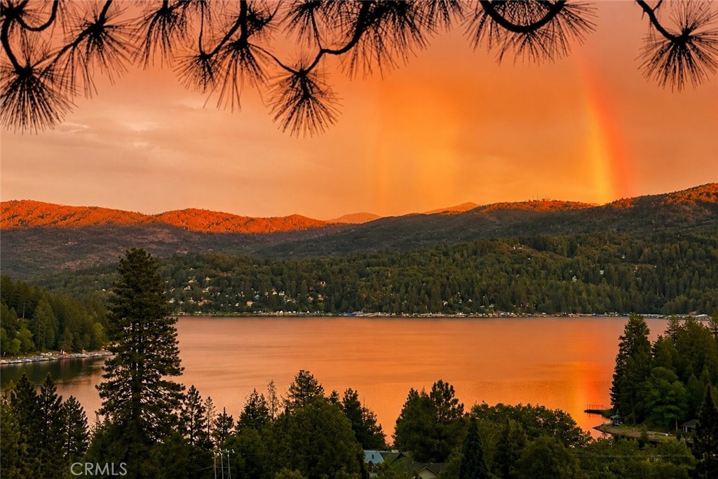 https://media.crmls.org/medias/5d11e2df-3f0f-4d8e-880c-94ceb012fa1c.jpg?preset=X-Large