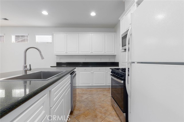 Detail Gallery Image 6 of 24 For 8180 Pavin, Hemet,  CA 92545 - 2 Beds | 2 Baths