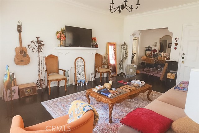 4522 Saint Elmo Drive, Los Angeles CA: https://media.crmls.org/medias/5d126fd3-9031-4b14-bd80-a8fdadb4bc7b.jpg