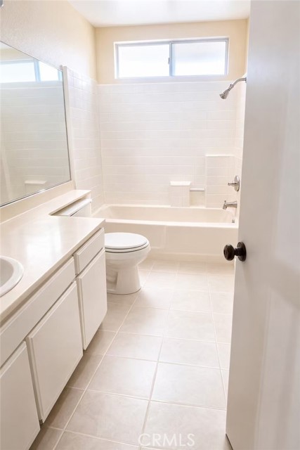 Detail Gallery Image 8 of 10 For 17094 Cambria, Fontana,  CA 92336 - 4 Beds | 2/1 Baths