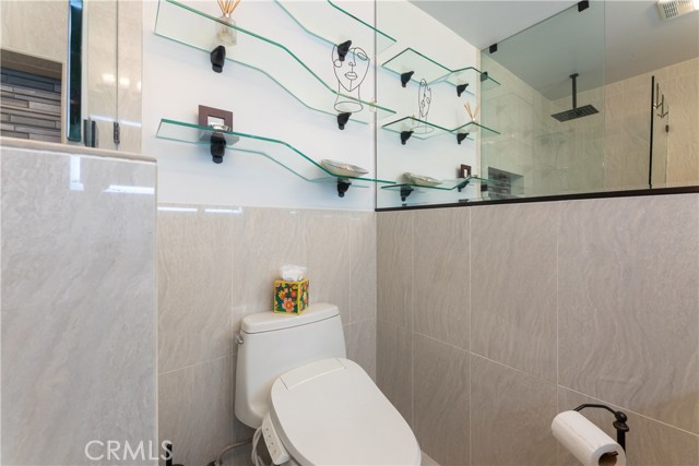 Detail Gallery Image 27 of 42 For 1404 E 1st St #5,  Long Beach,  CA 90802 - 2 Beds | 1 Baths